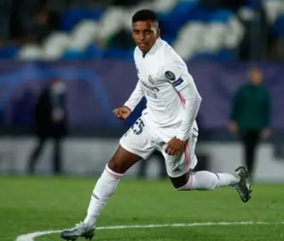 罗德里戈：皇马困境中的战术关键与复苏之光