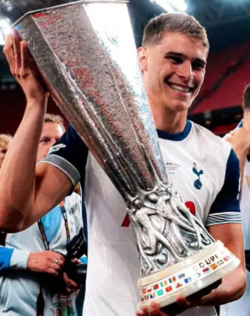 英超热刺平桑德兰：范德芬闪耀全场成焦点